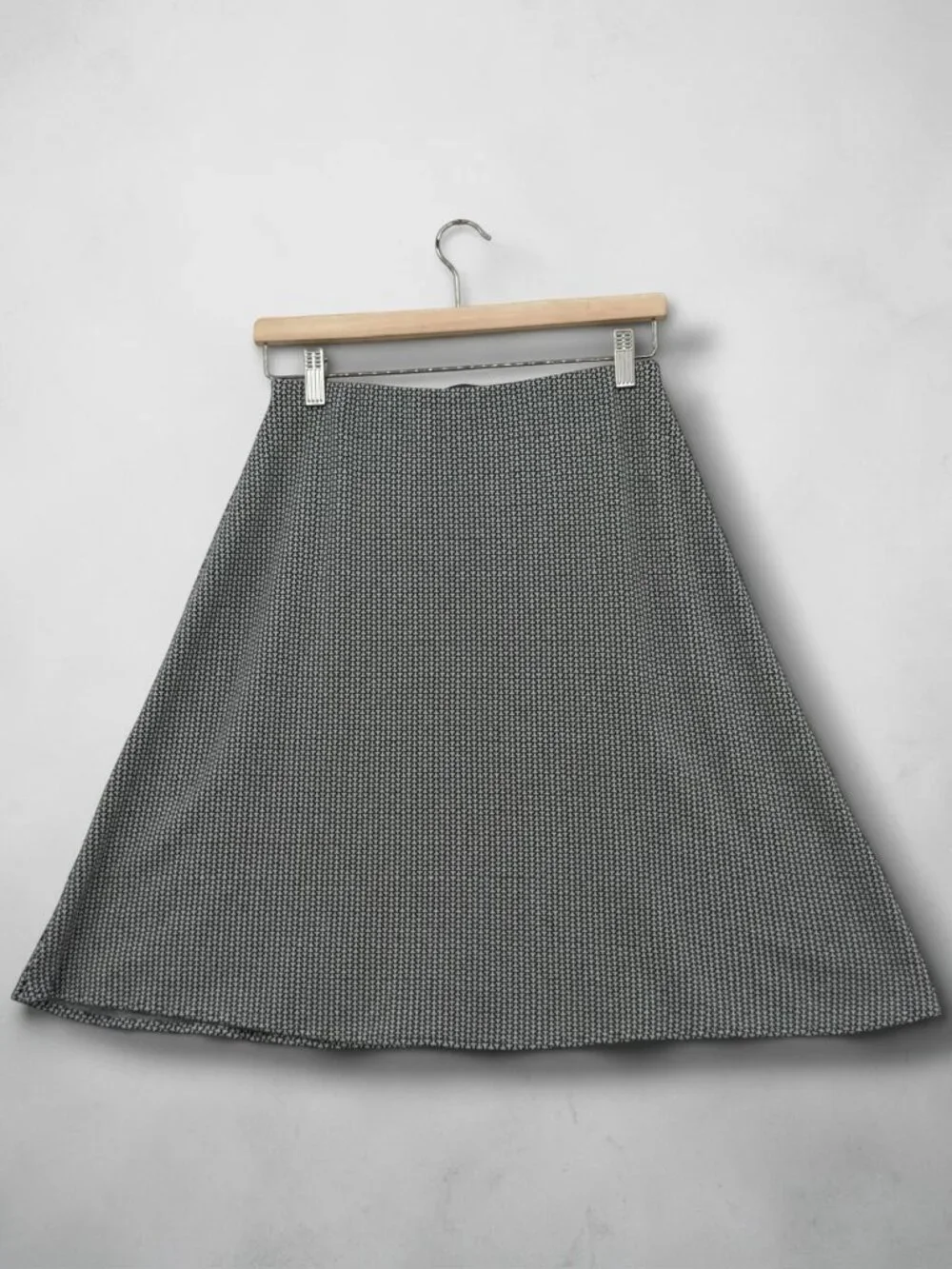 Ann Taylor Black & White Geo Texture Midi Skirt - Picture 4 of 5